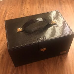 Hard Shell Cosmetics/Toiletries/Jewelry Case